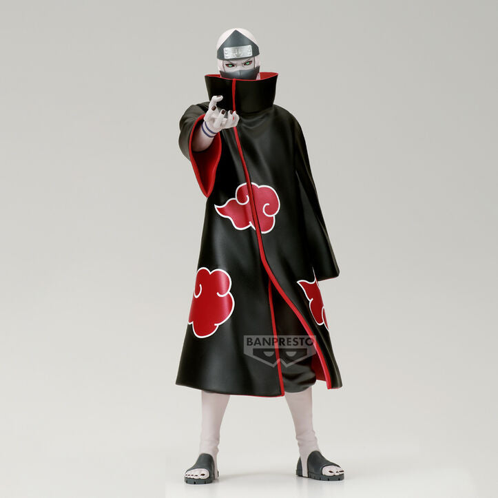 Kakuzu Noir Edge Collection – widok z boku, płaszcz Akatsuki z czerwonymi chmurami