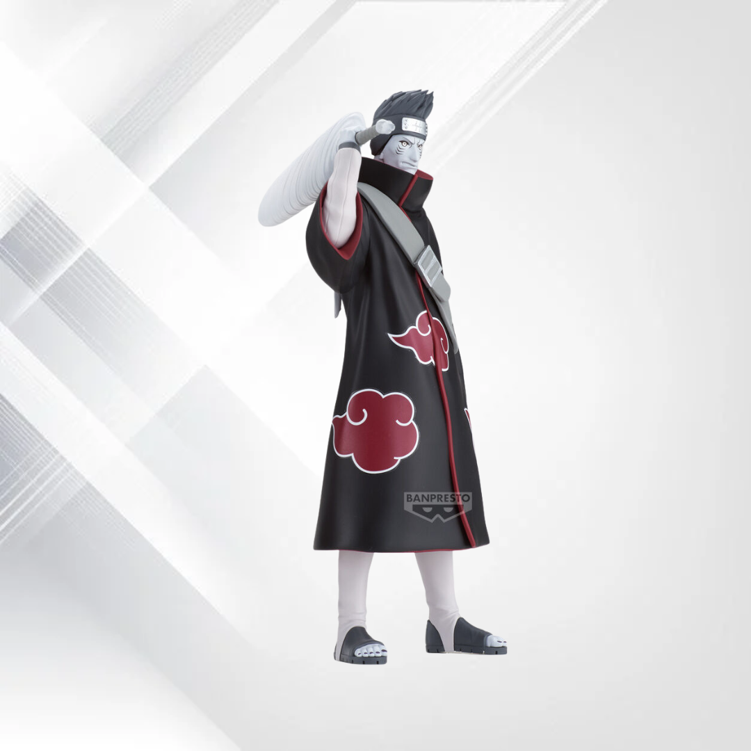 Kisame Hoshigaki Noir Edge Collection – widok z boku, płaszcz Akatsuki z pasem przez pierś